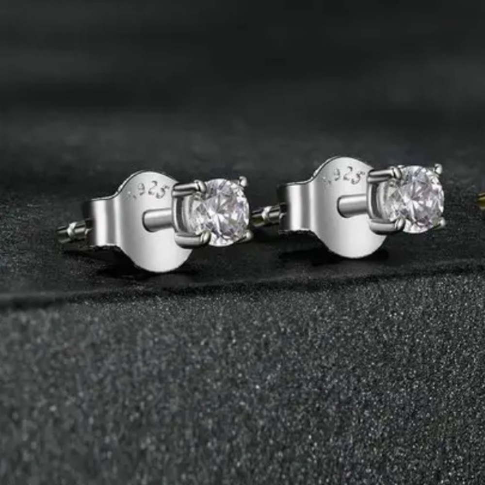 Certified 0.2ct Moissanite Silver Stud Earrings NEW